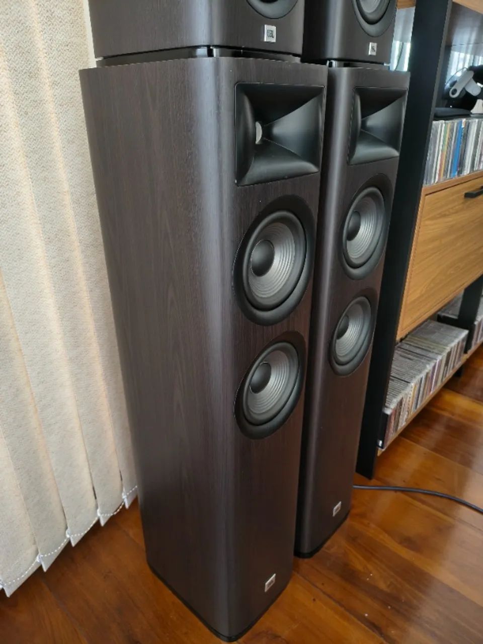Par de Caixas Torre JBL Studio 680 - Foto 2