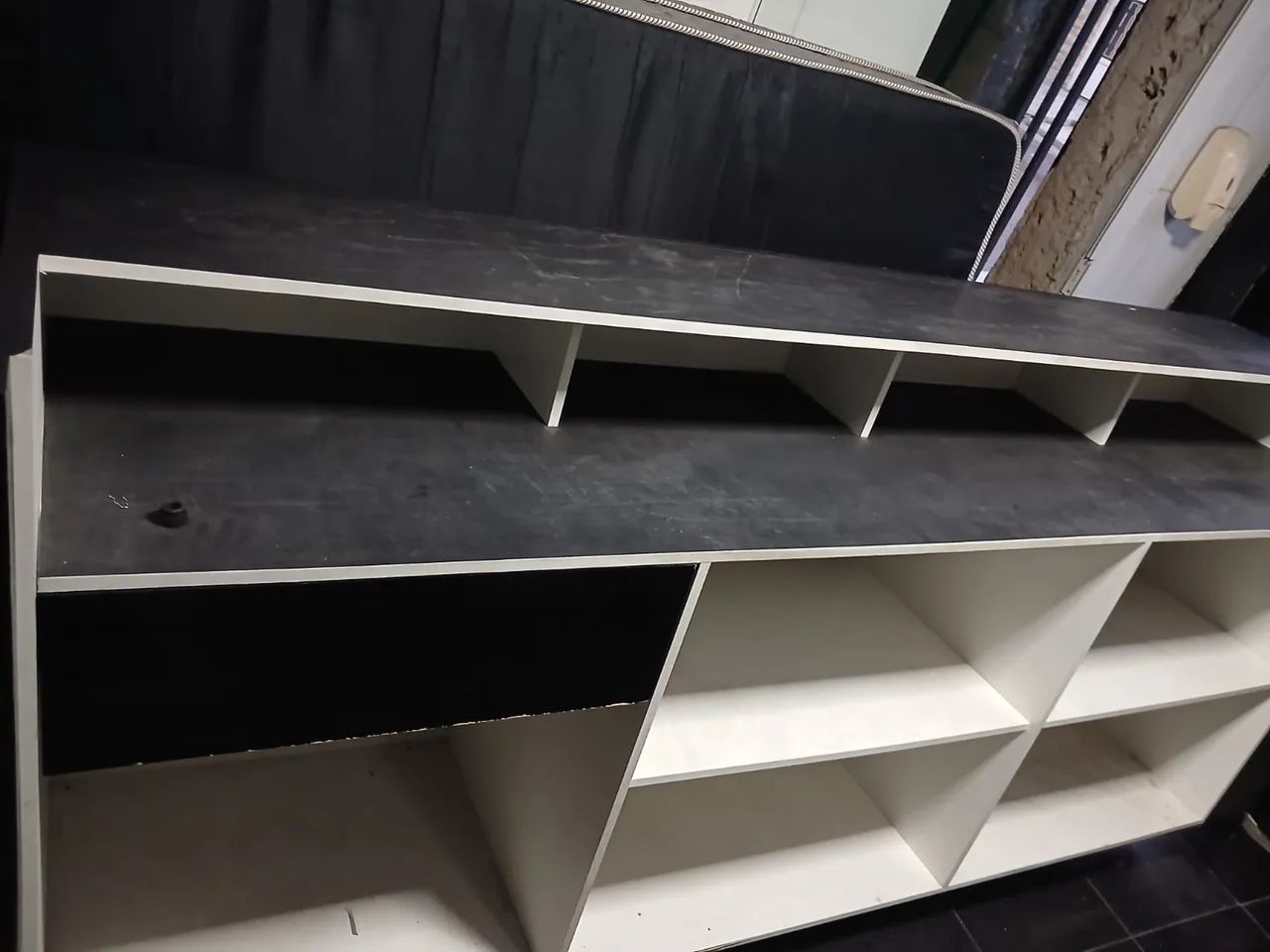  balcão madeira MDF medindo 2,50 ×60