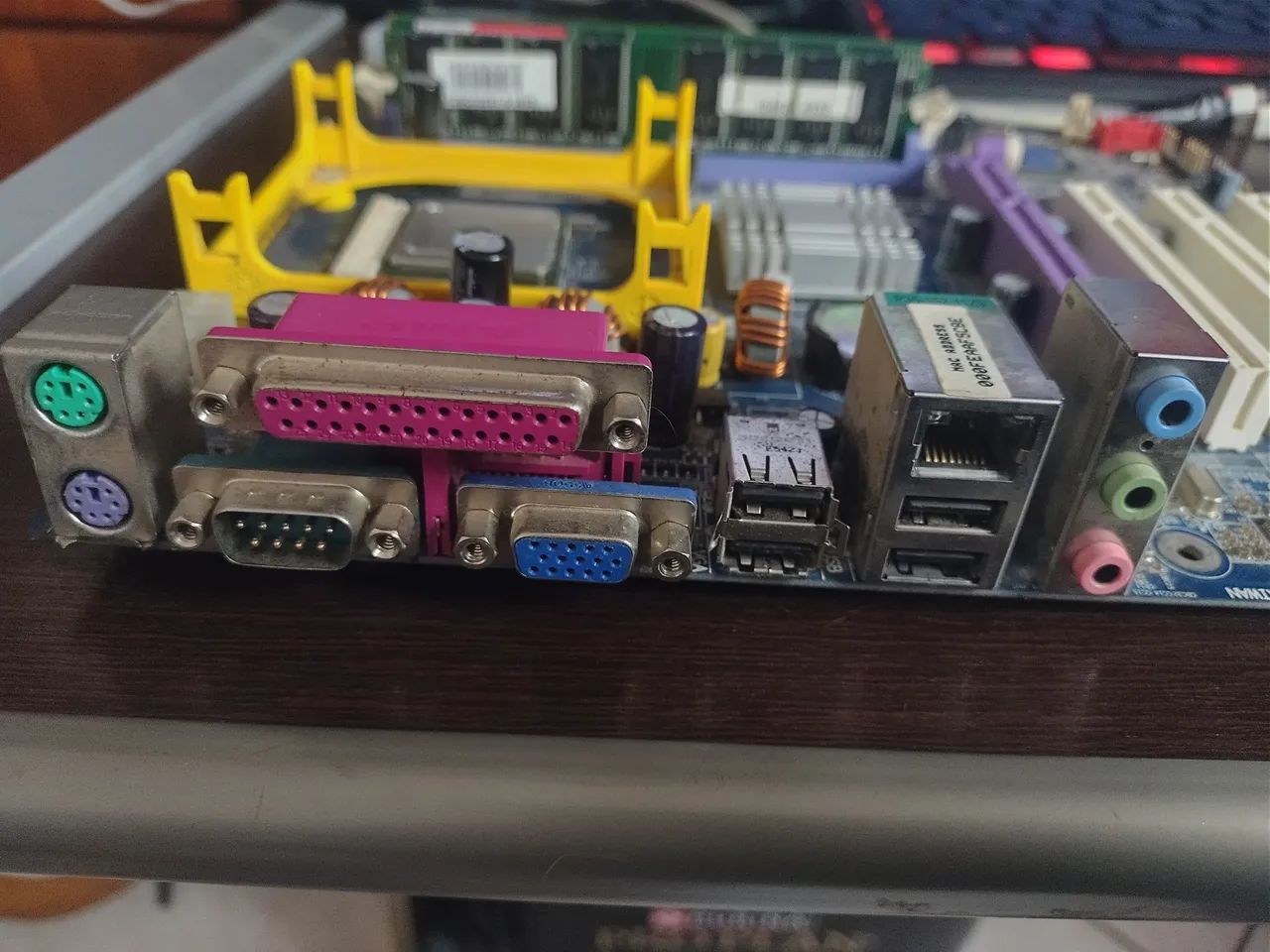 Placa mãe socket 478 pc retro com Pentium 4 2.4ghz e 1 GB de ram ddr1 - Foto 2