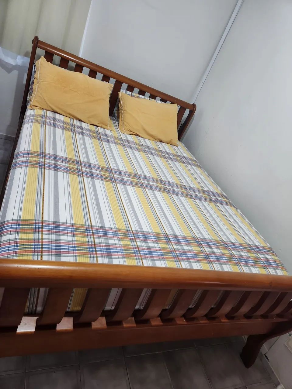 Linda cama de madeira maciça  - Foto 2