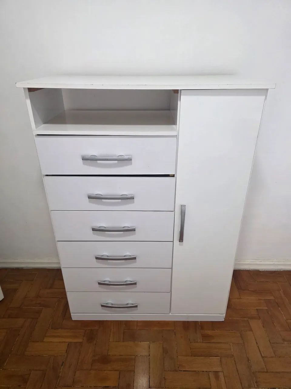 Cômoda 6 gavetas e 1 porta