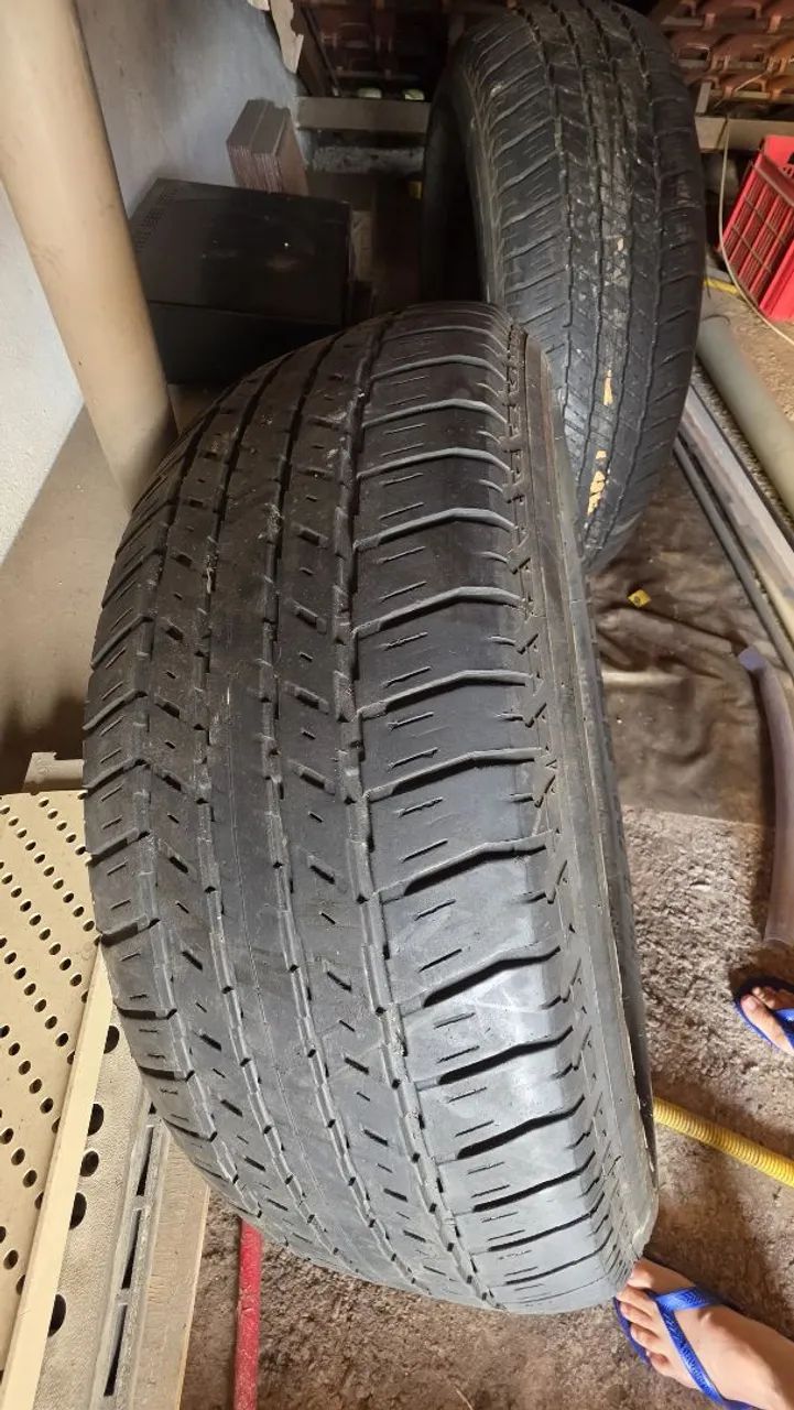 Pneu Bridgestone 265 60 R18 - Foto 3