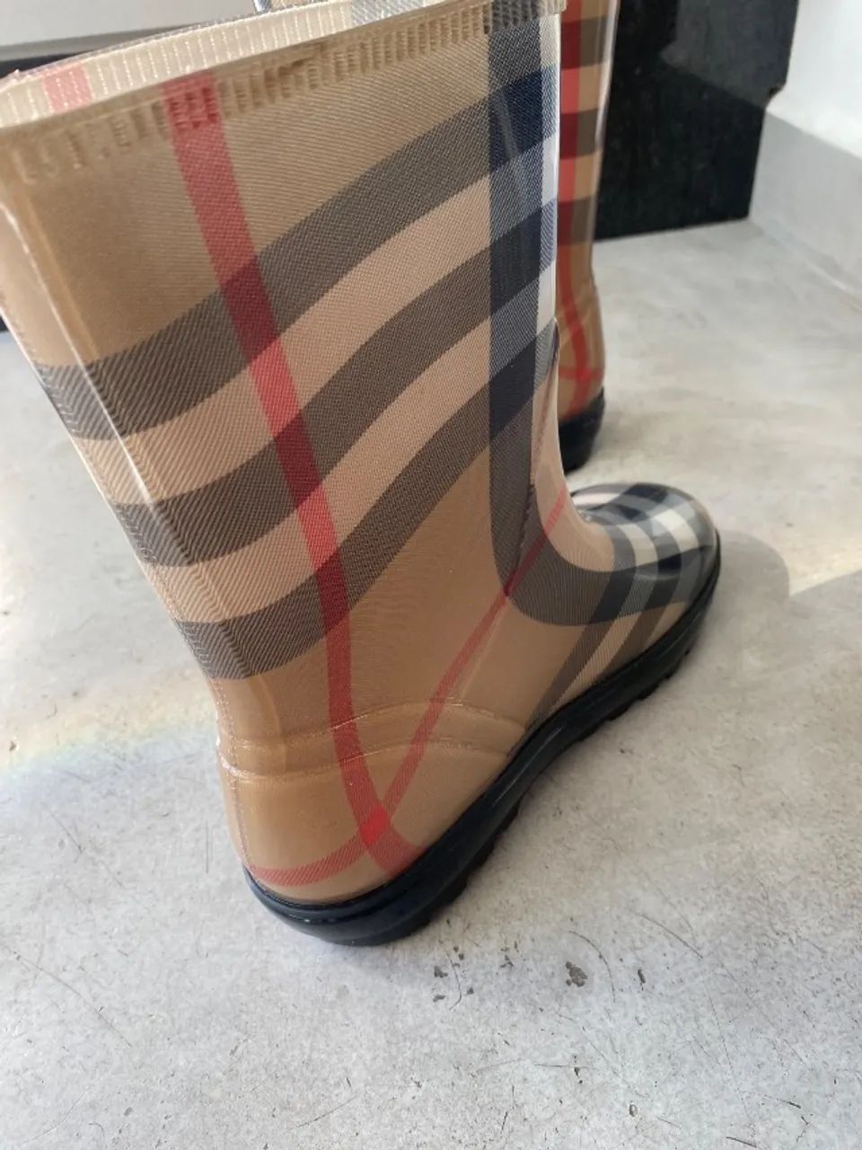 Galocha Burberry Sem uso Original - Foto 3