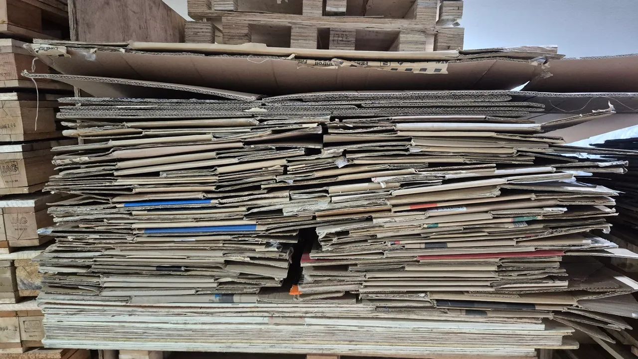 Caixas de papelão disponível nos tamanhos pequeno é médio, entregamos. 