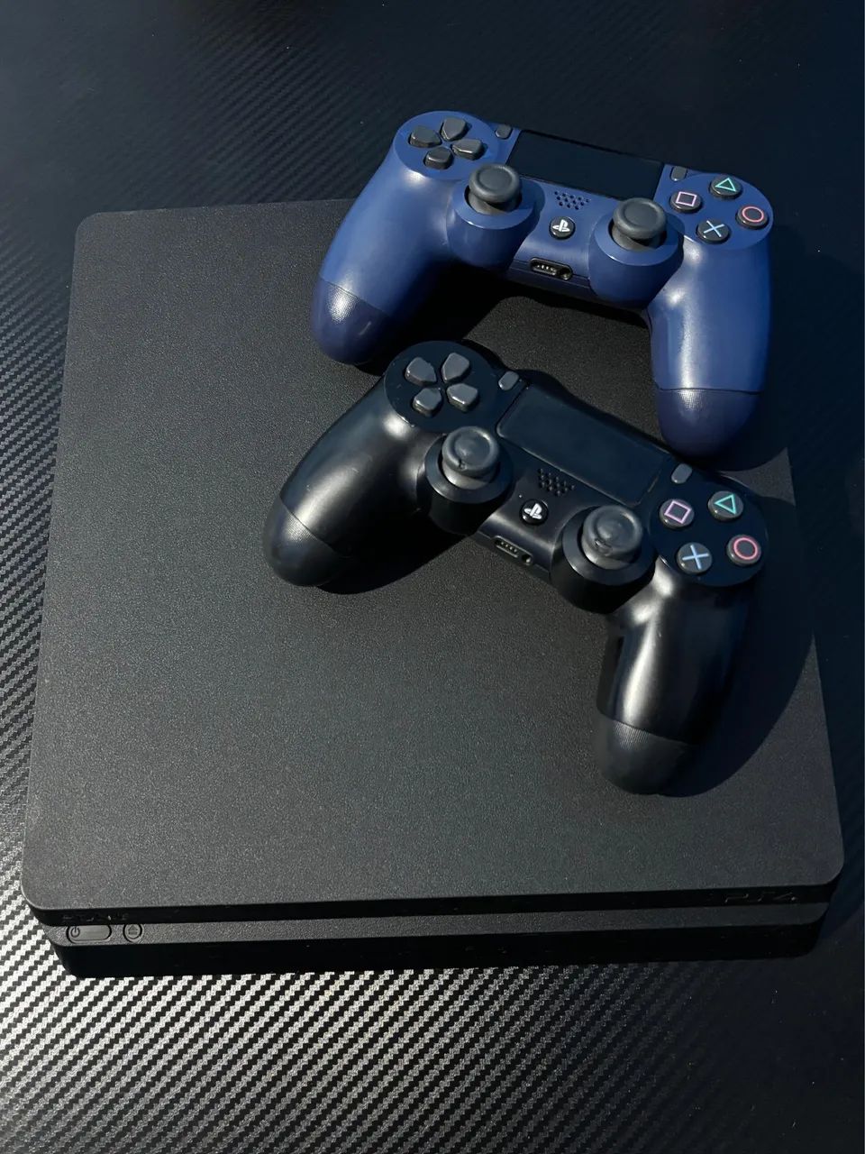 PS4 SLIM 1 TERA - 2 CONTROLES E 5 JOGOS 
