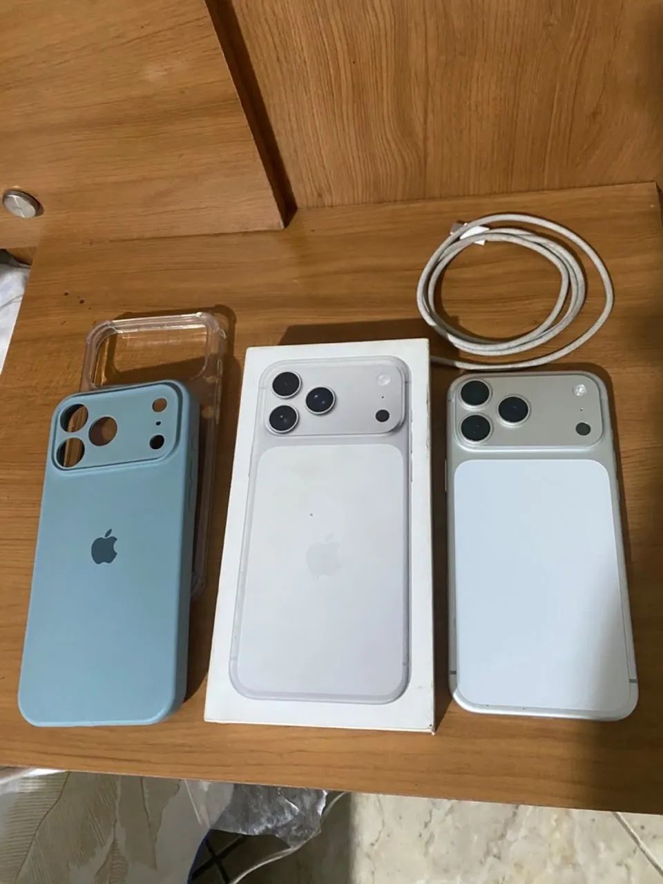 iPhone 17 pro Max silver 