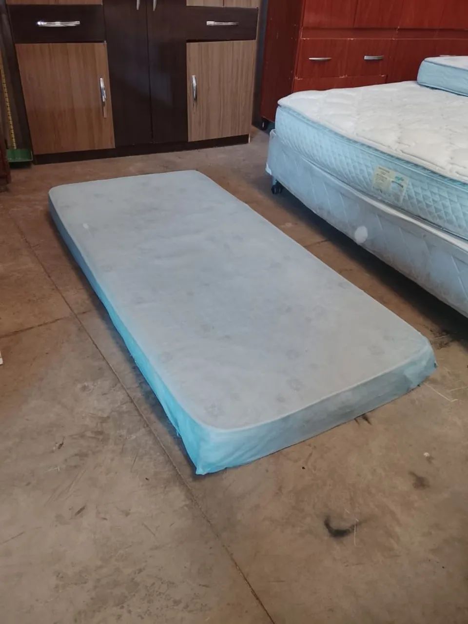 Colchão solteiro USADO , ENTREGA dentro de Uberlândia MG 