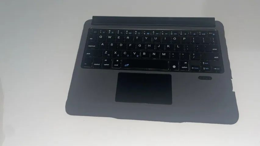 Capa c/ Teclado p/ iPad 7ª, 8ª e 9ª Gen FRETE GRÁTIS - Foto 4