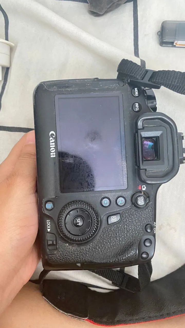 CANON 6D + LENTE 50mm + 3 BATERIAS ORIGINAIS - Foto 4
