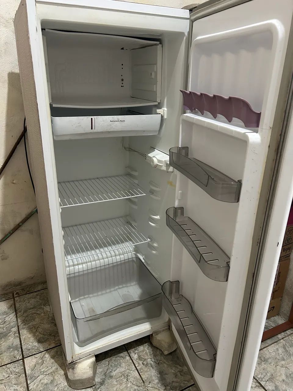 Geladeira com defeito 
