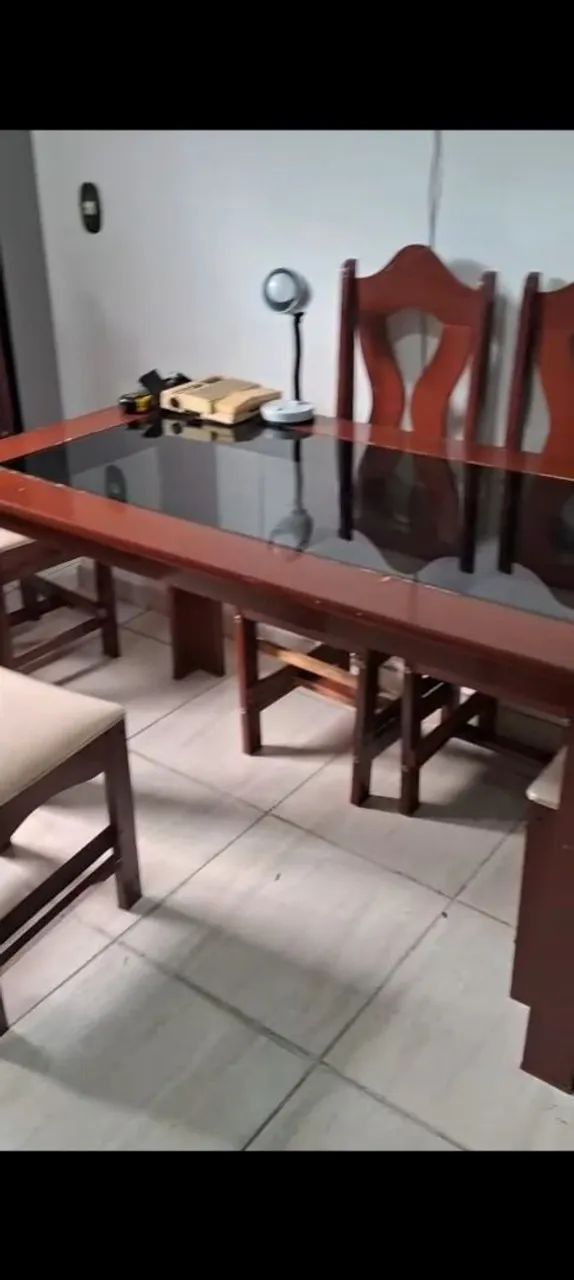 Mesa de sala com 6 cadeiras