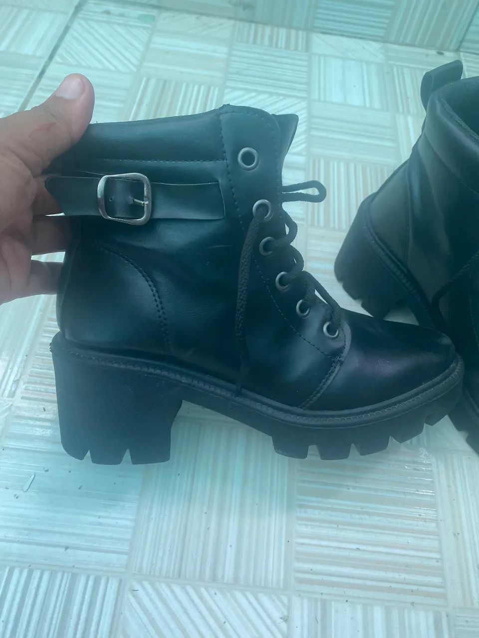 Vendo bota  tamanho 35