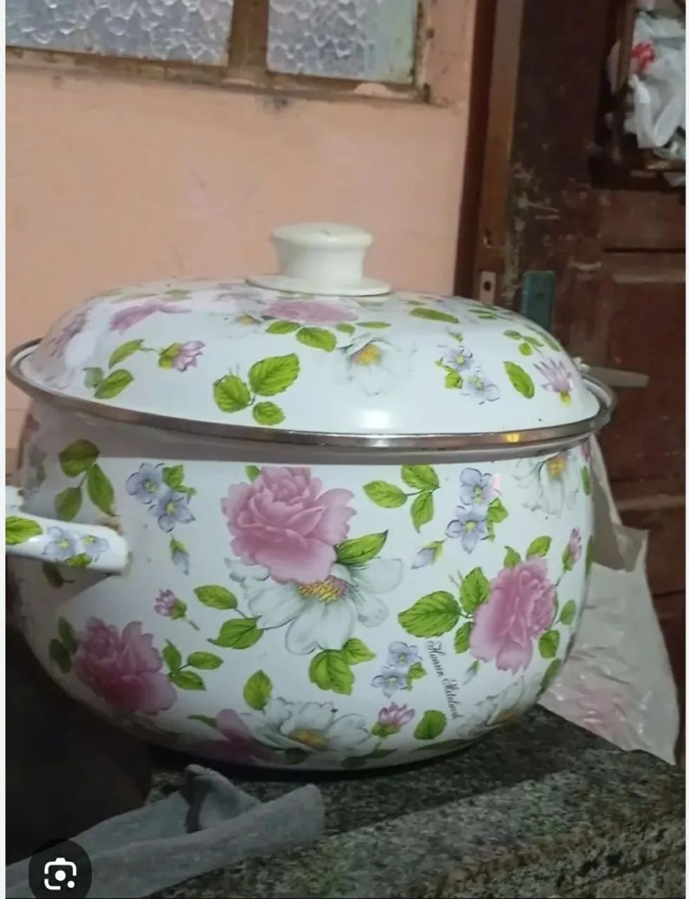 Panela Retrô ou vintage, comumente apresentando desenhos de flores como rosas - Foto 2