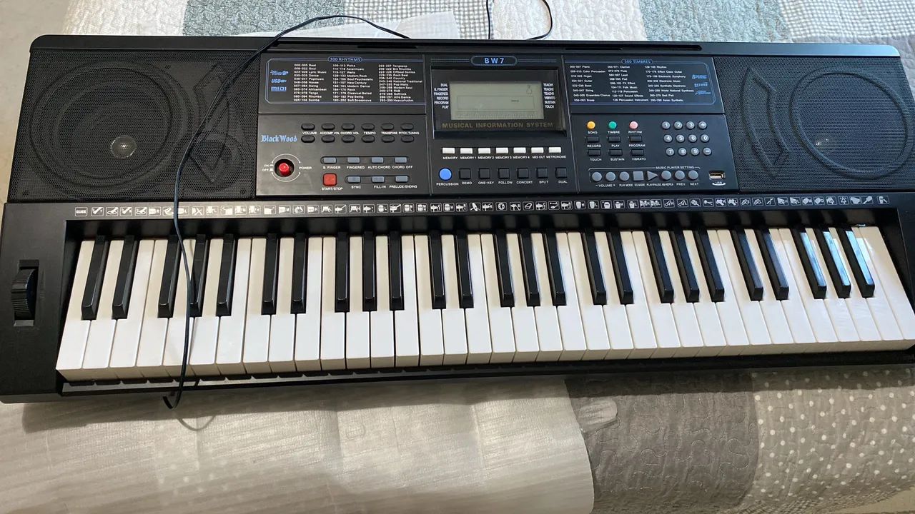 Vendo teclado com 7 meses de uso
