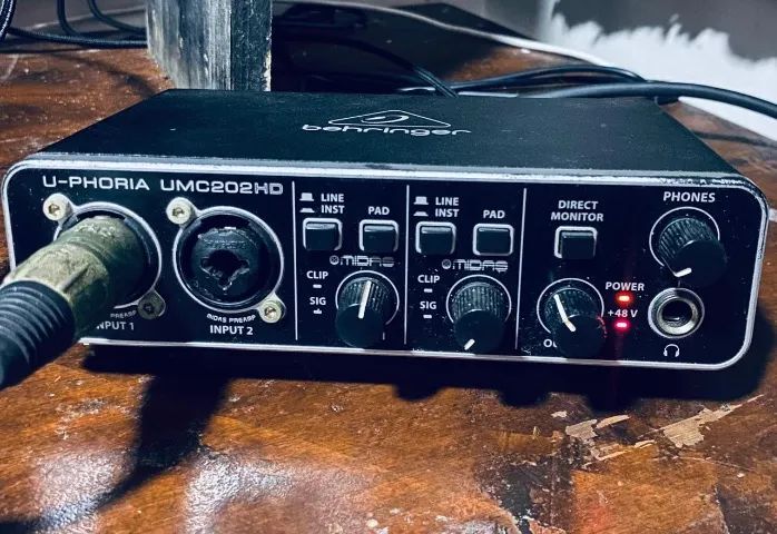Interface de áudio Behringer U-Phoria UMC202 - Foto 2