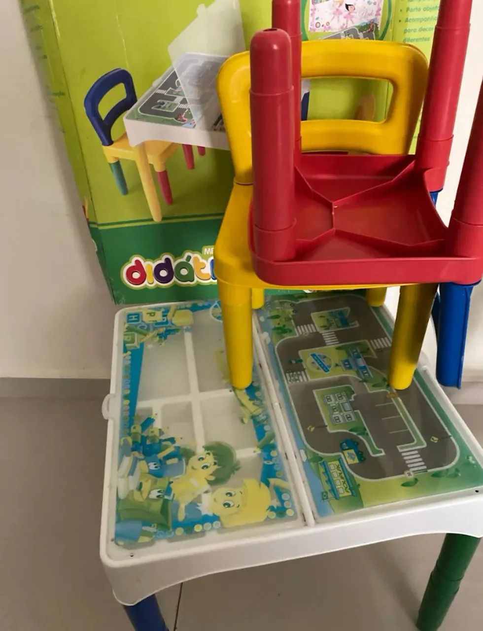 MESINHA INFANTIL C/ CADEIRINHAS - Foto 3