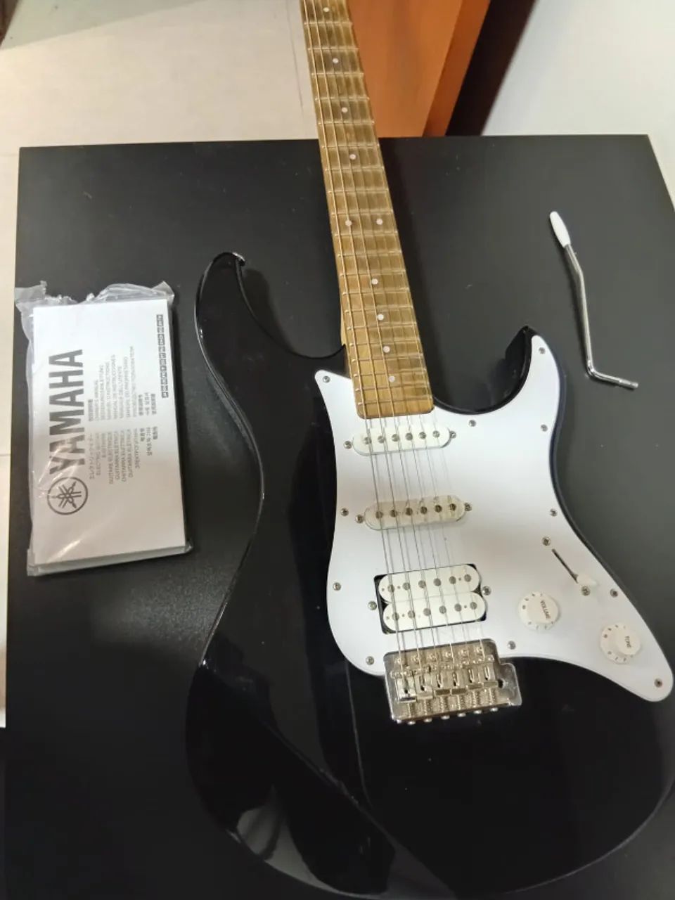 Guitarra Yamaha Pacific 012