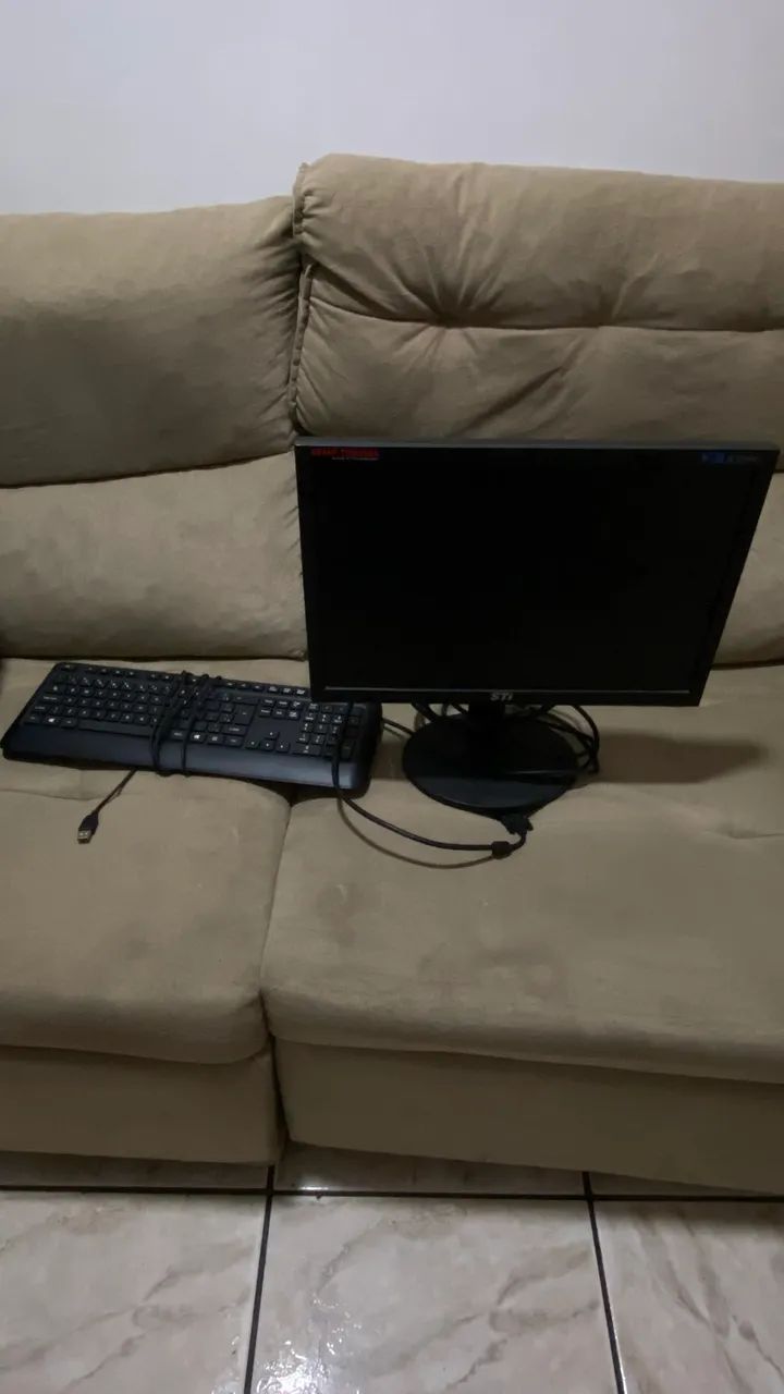 Vendo esse monitor e teclado