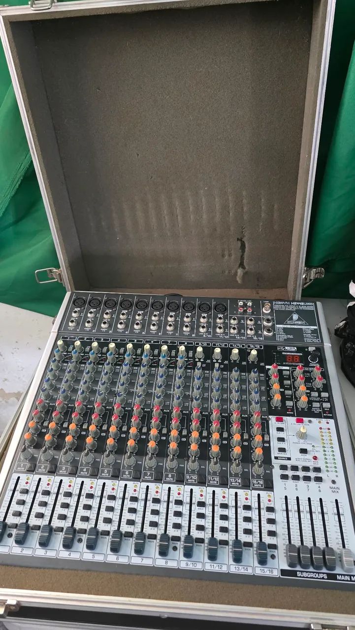 Behringer Xenyx 2442usb com Hardcase - Foto 2