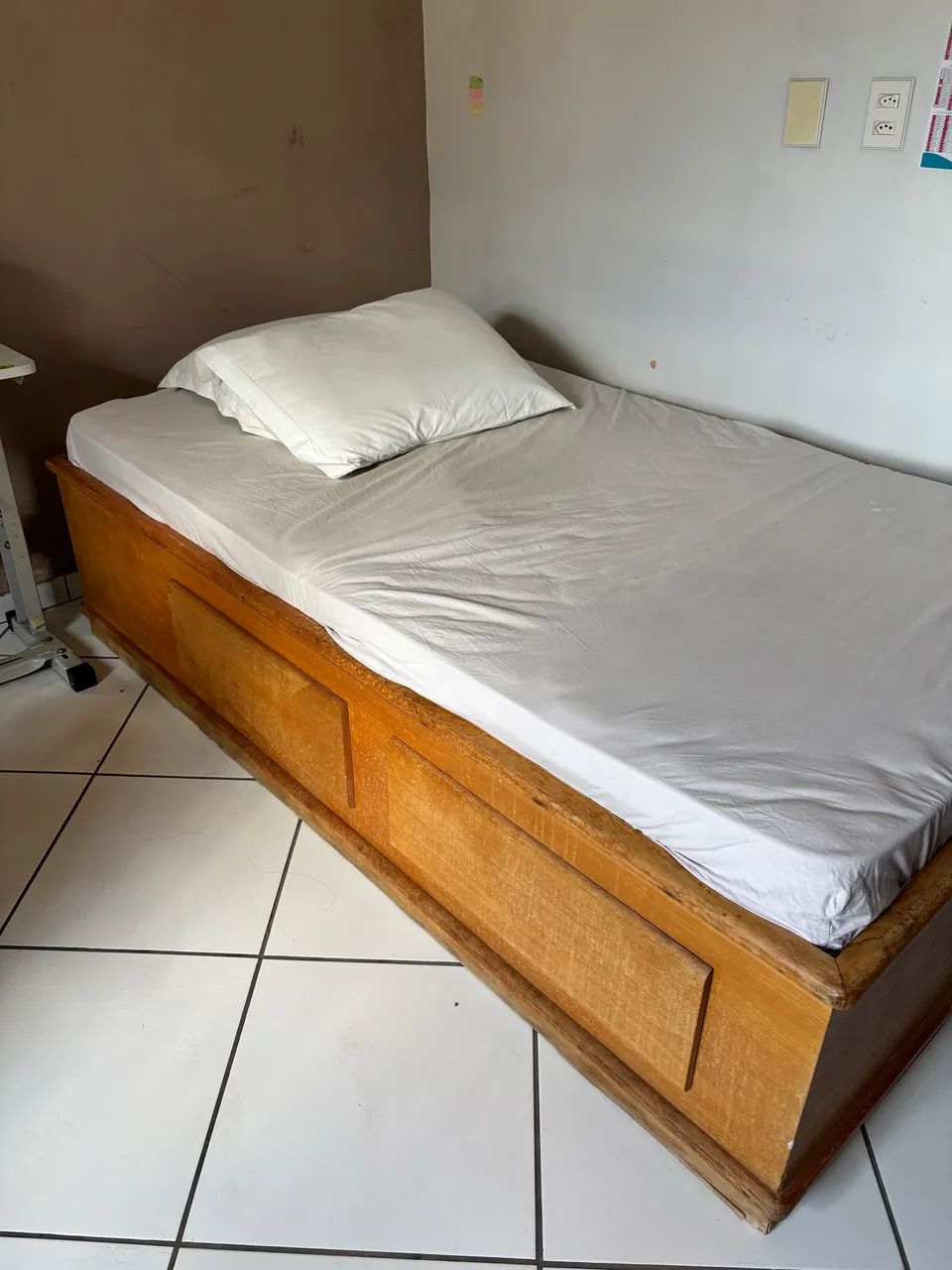 Cama solteirão Madeira com colchão usado  - Foto 3