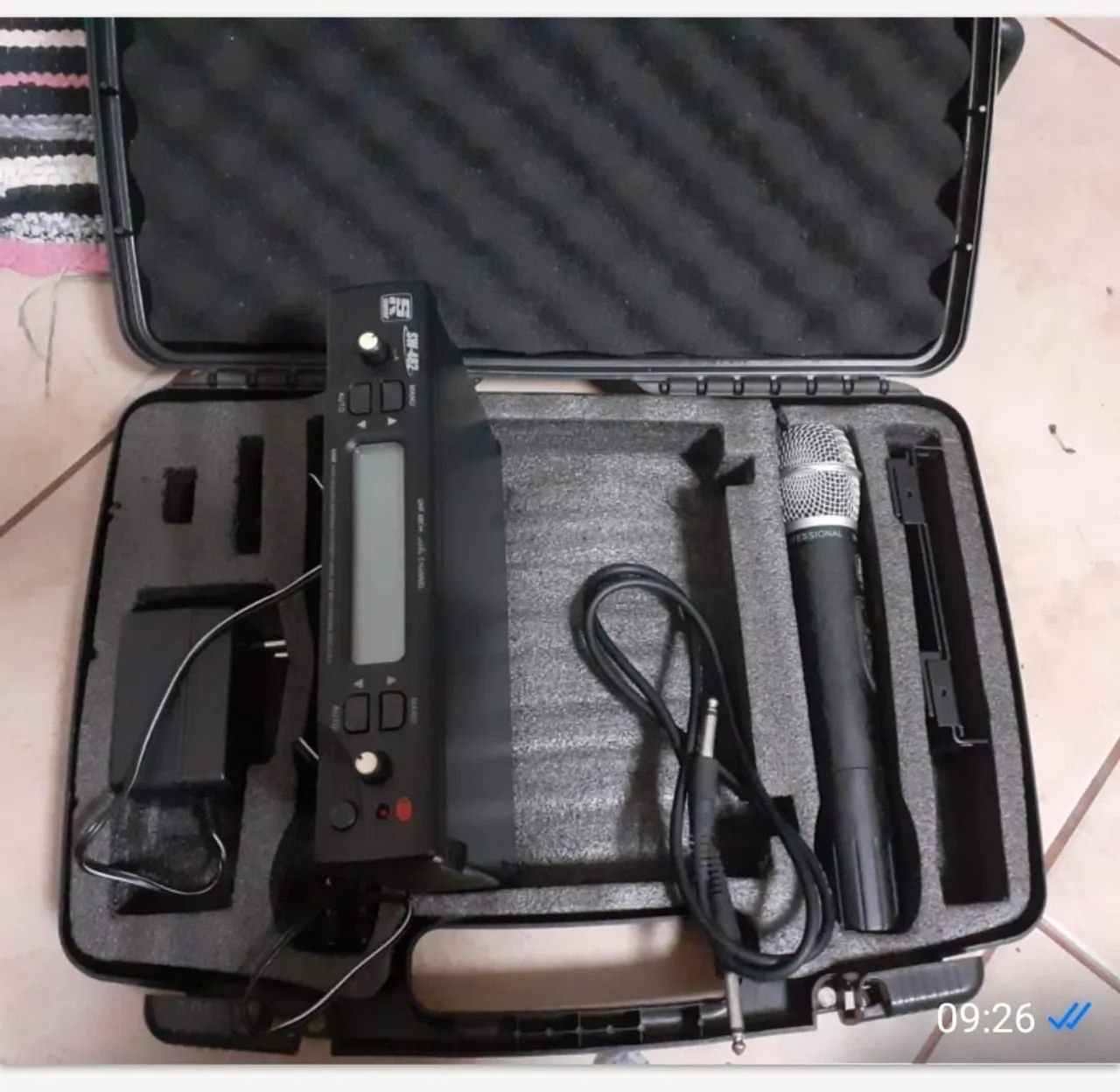 Kit de Microfone sem fio SR 402 UHF
