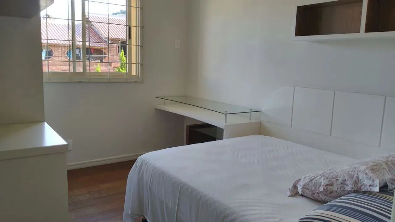 Casa com 5 Dormitórios - Coqueiros - Foto 5