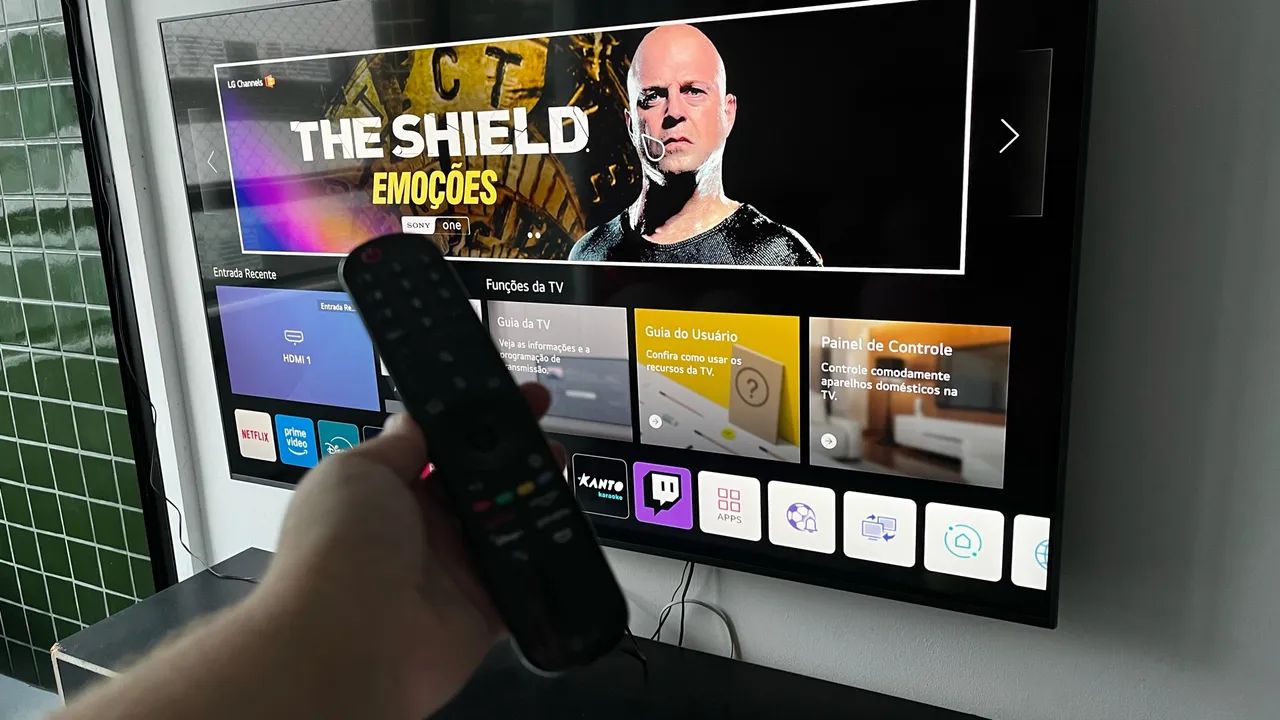 Smart TV 4K LG 60? - Funcionando perfeitamente - Com controle Smart Magic - 