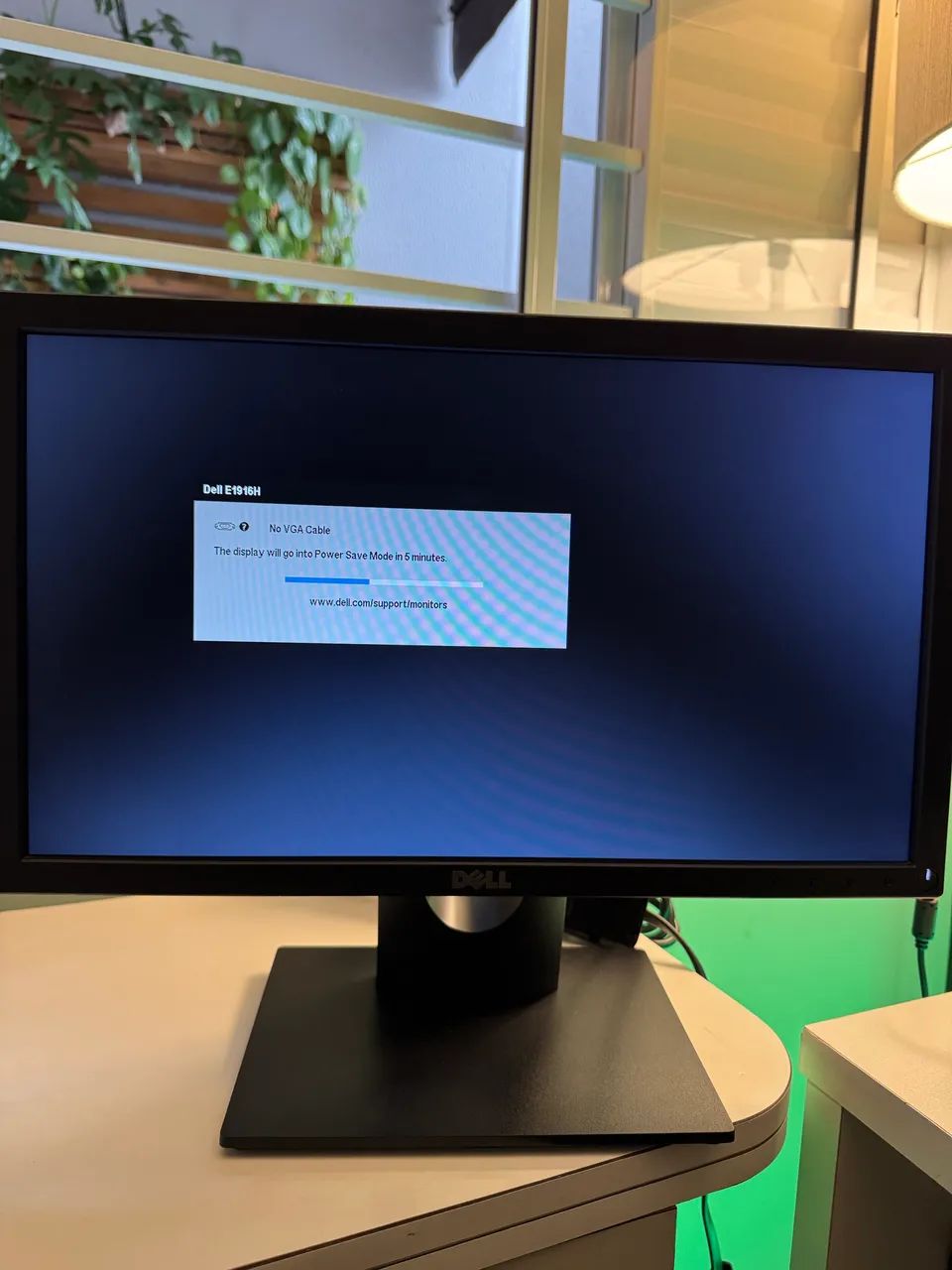 Monitor Dell E1916H 18,5 - LED VGA e DisplayPort com cabos  - Foto 2