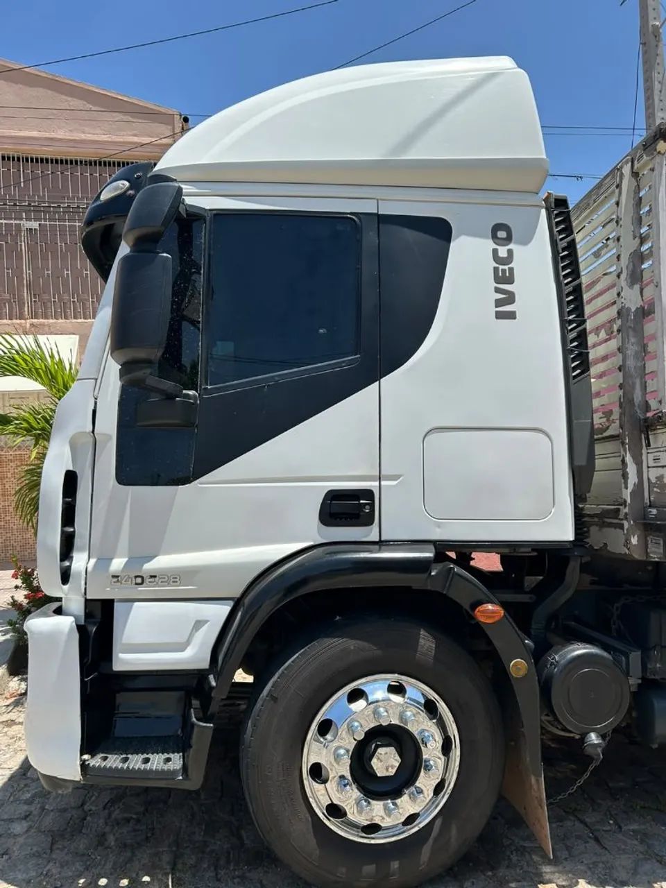 Iveco tector 240e28 ano 2014 - Foto 3