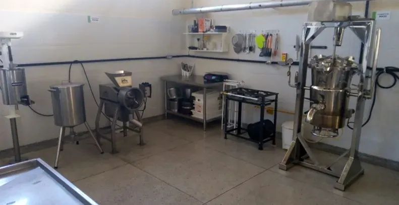 Prédio comercial, no terreno de 1000m² . Localização top em Pium. - Foto 4