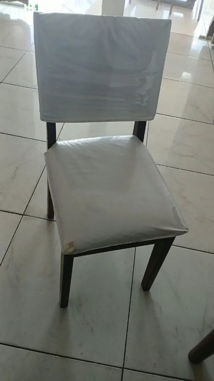 Mesa com 8 cadeiras em madeira - Foto 3