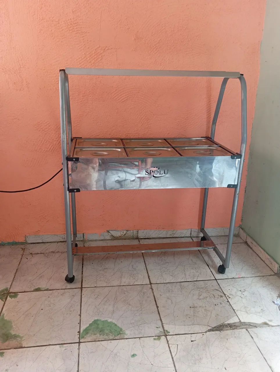 Buffet com 6 cubas 