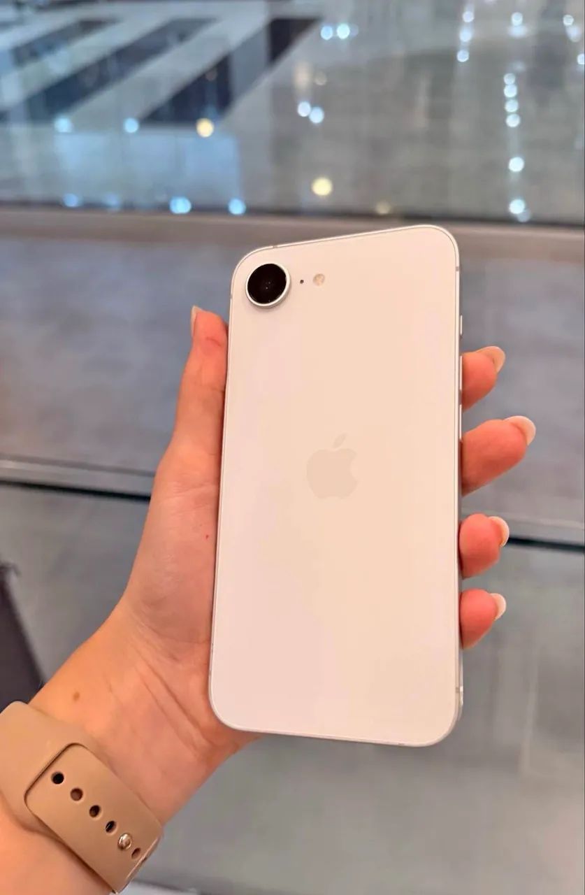 iPhone 16e 