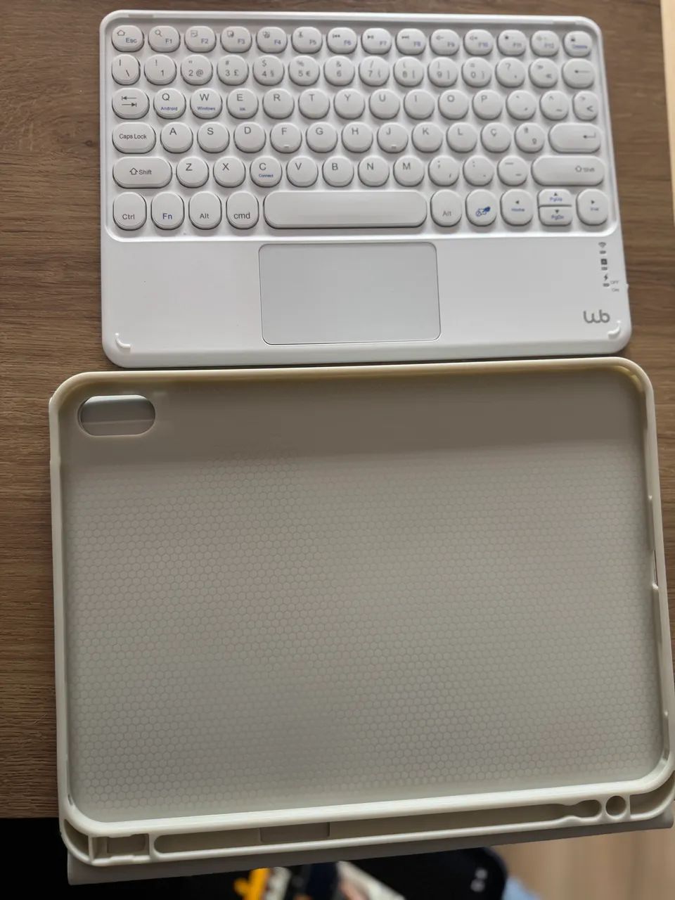 Capa com teclado Ipad 10