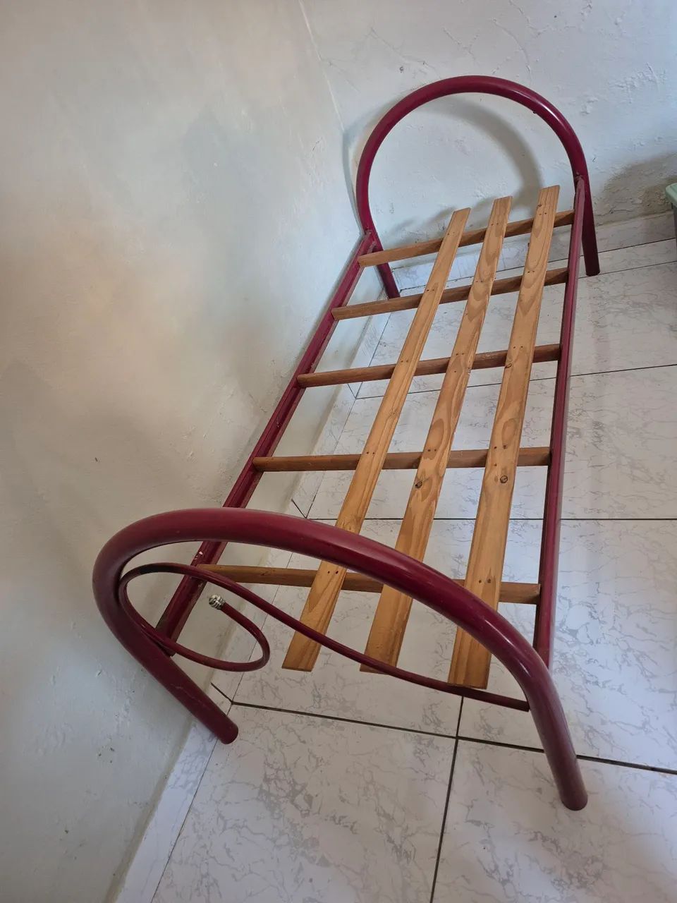 Cama tubular solteiro +1 colchão de casal - Foto 2