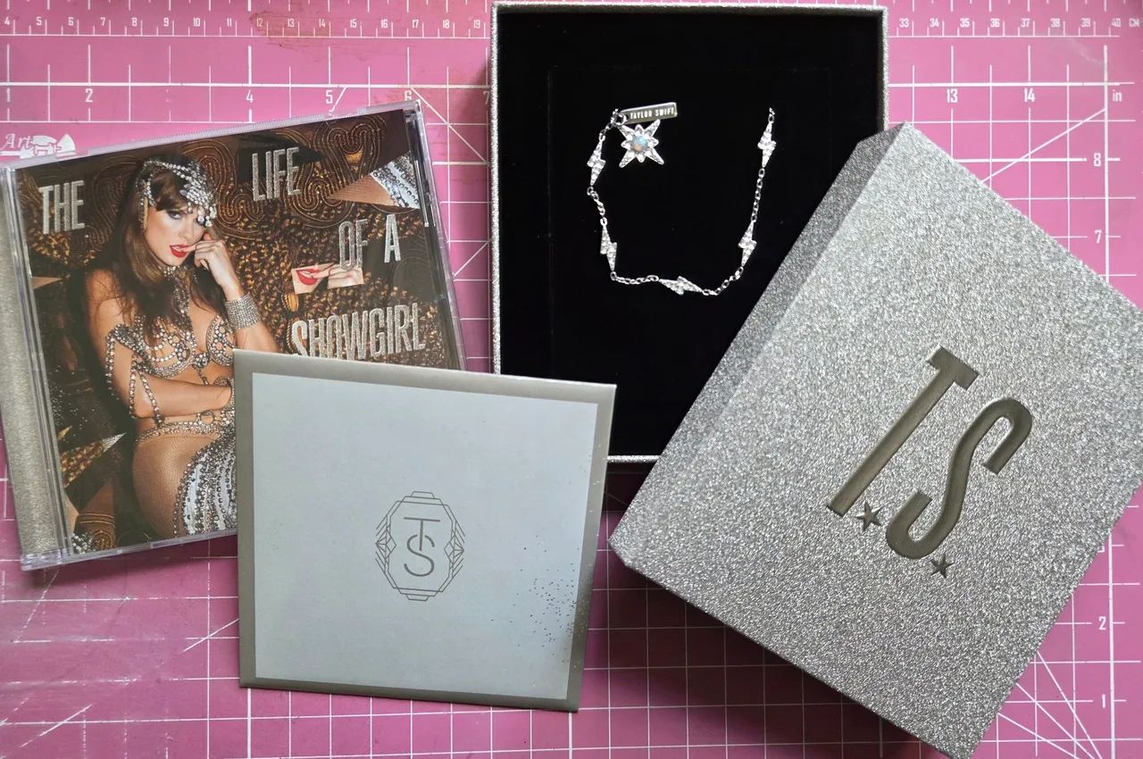 Taylor Swift 4枚セット Set 4 CDs deluxe The life of a showgirl Taylor Swift - CDs, DVDs
