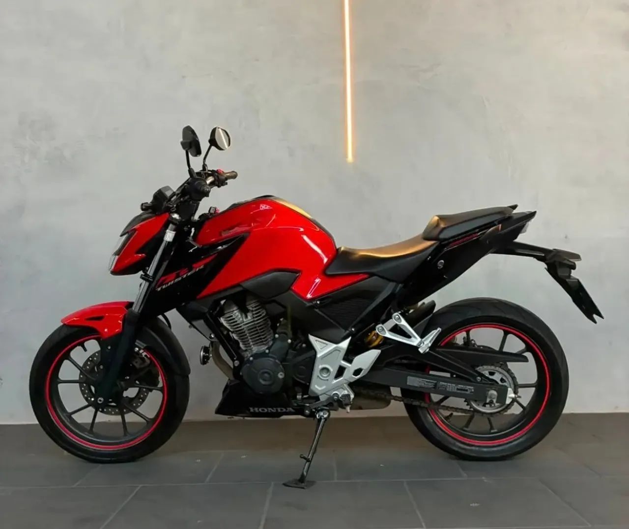 MOTO A VENDA 