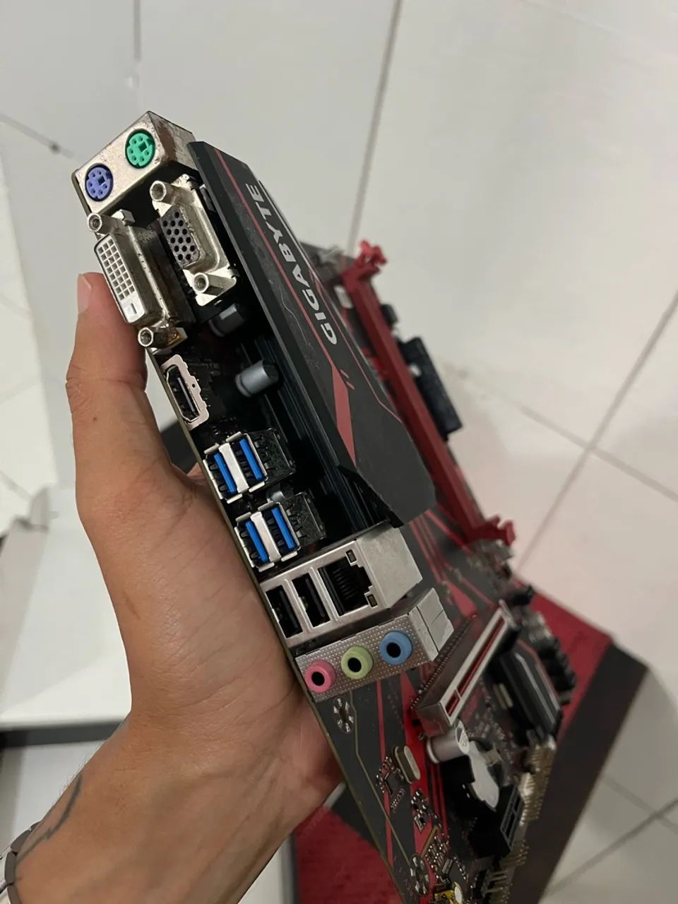Placa mãe gigabyte B450M gaming - Foto 4