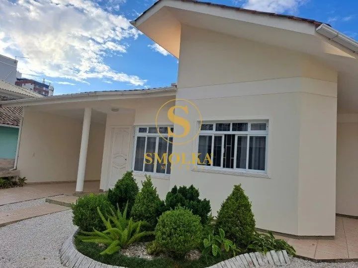 Casa mobiliada à venda com 3 dormitórios, sendo 1 suíte, no centro da Palhoça/SC - Foto 2
