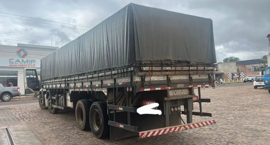 Caminhão VM 270 carroceira