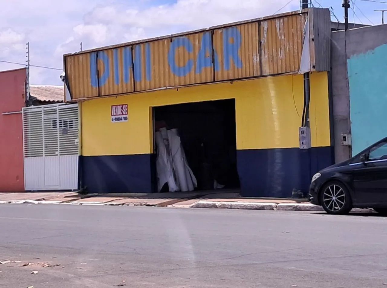 Vendo ponto comercial TEL: *