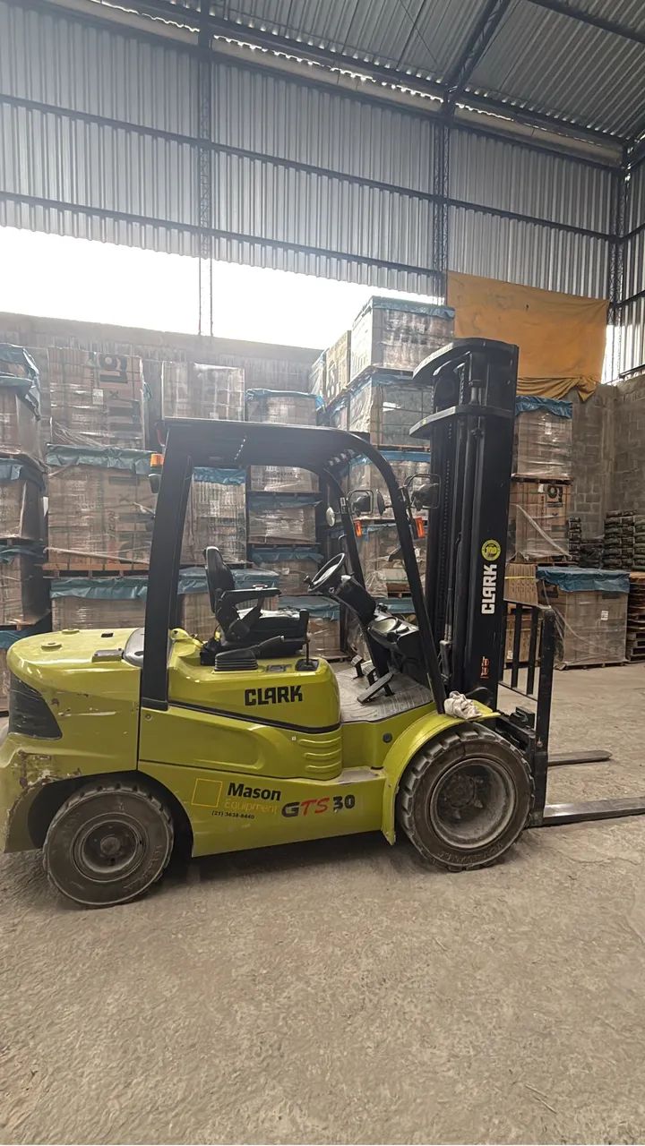 Empilhadeira Clark 3ton Diesel - Foto 6