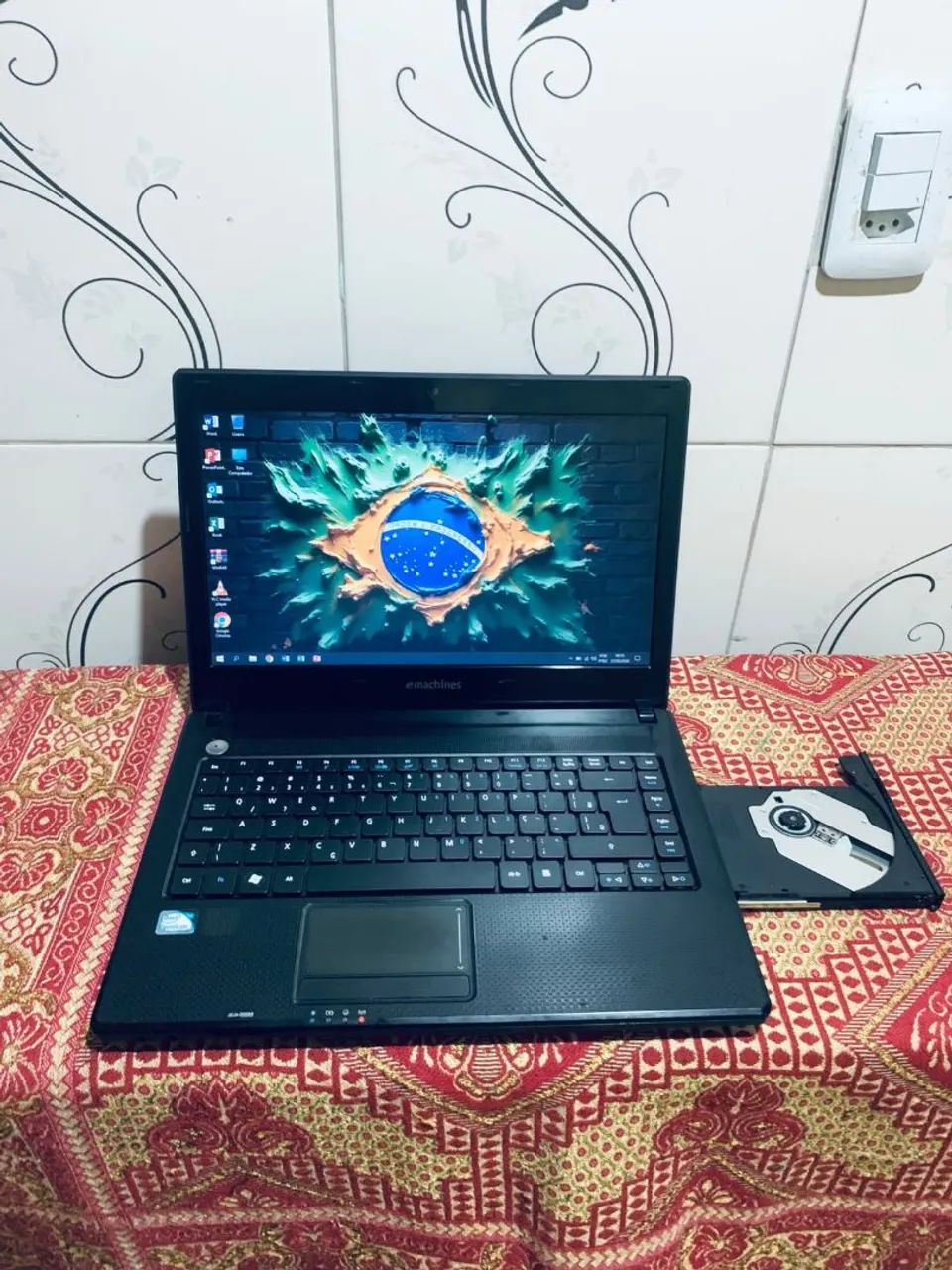 Notebook Acer / Intel / 6GB RAM / HD 320GB C/ Windows 10
