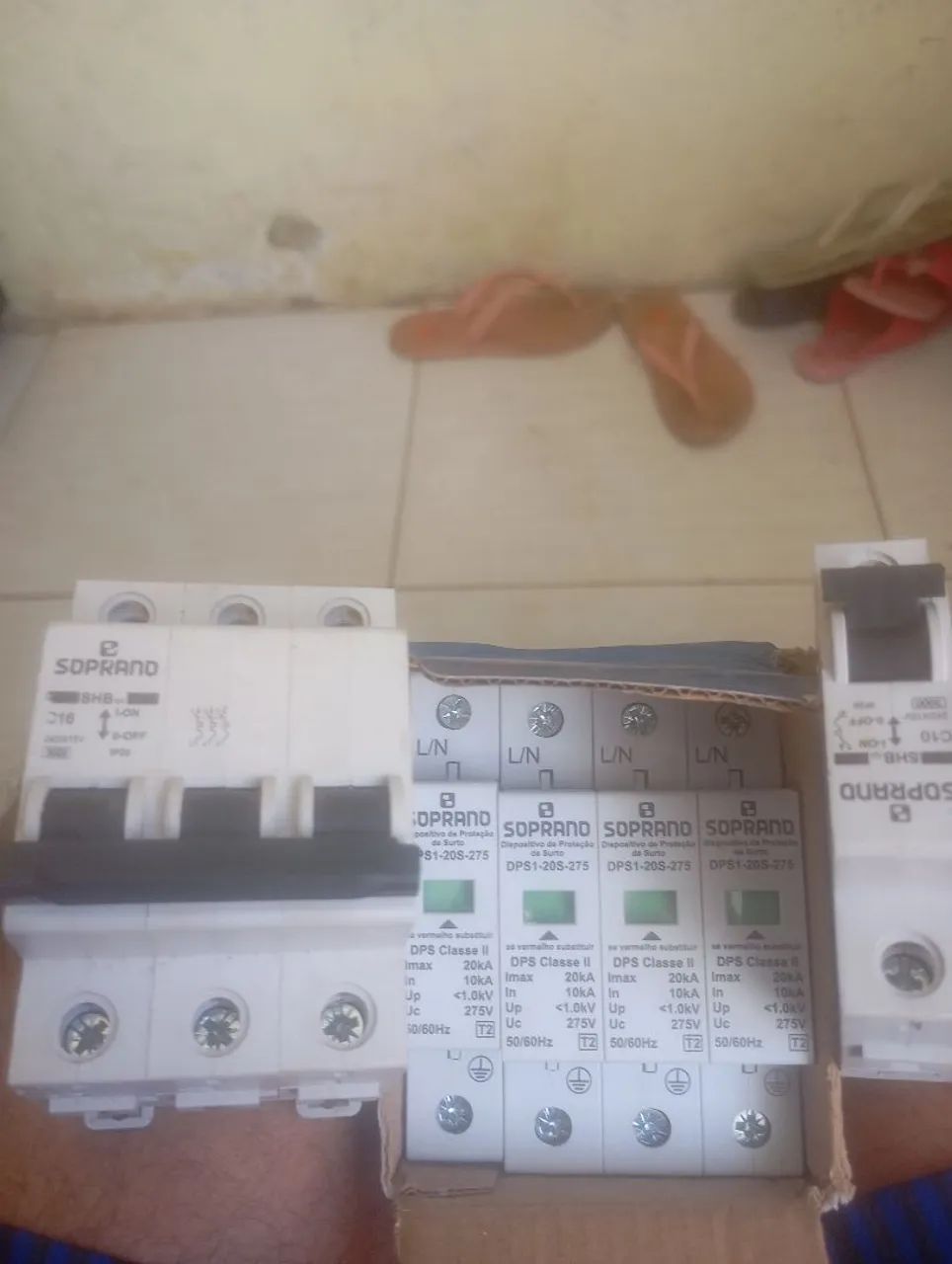 Dispositivo de proteção contra surtos  - Foto 2