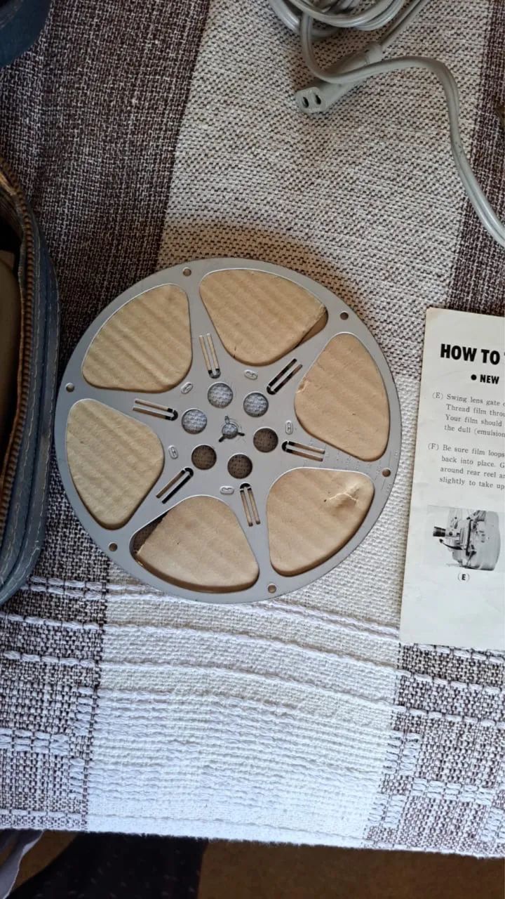 Sekonic 80P 8mm Film Projector (projetor de filmes antigos) (película 8mm) - Foto 5