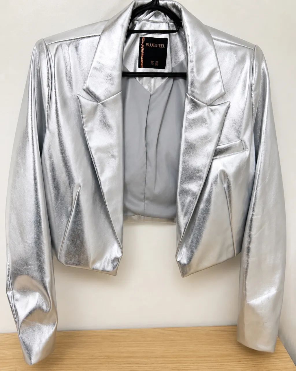 Blazer Cropped Prata PP - nunca usado 