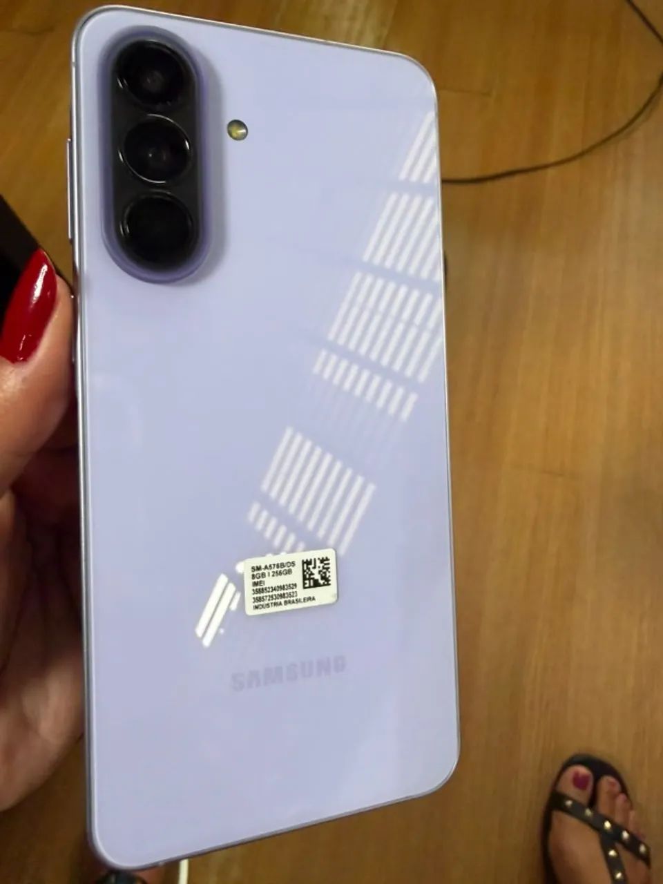 Samsung A57, 256 gigas Lilas - Foto 3