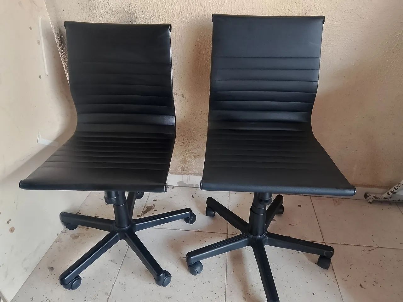 Cadeiras giratórias com regulagem de altura