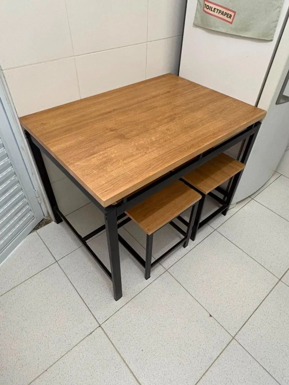 Mesa com 4 bancos - Foto 2