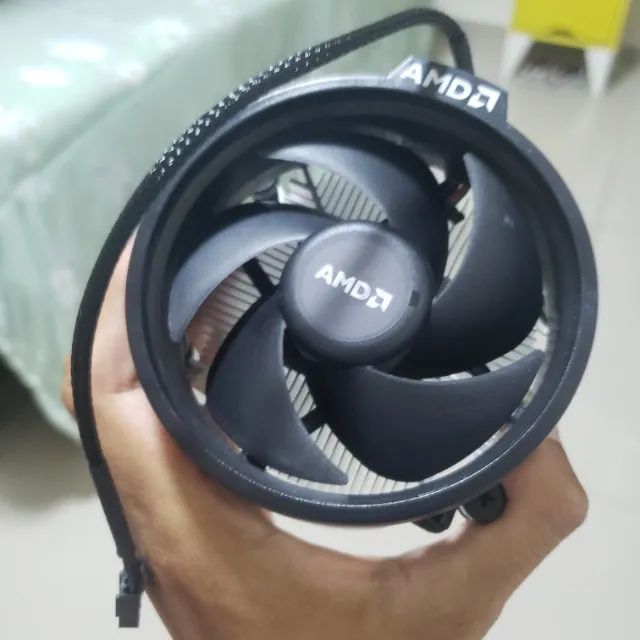 Cooler AMD Wraith Stealth.